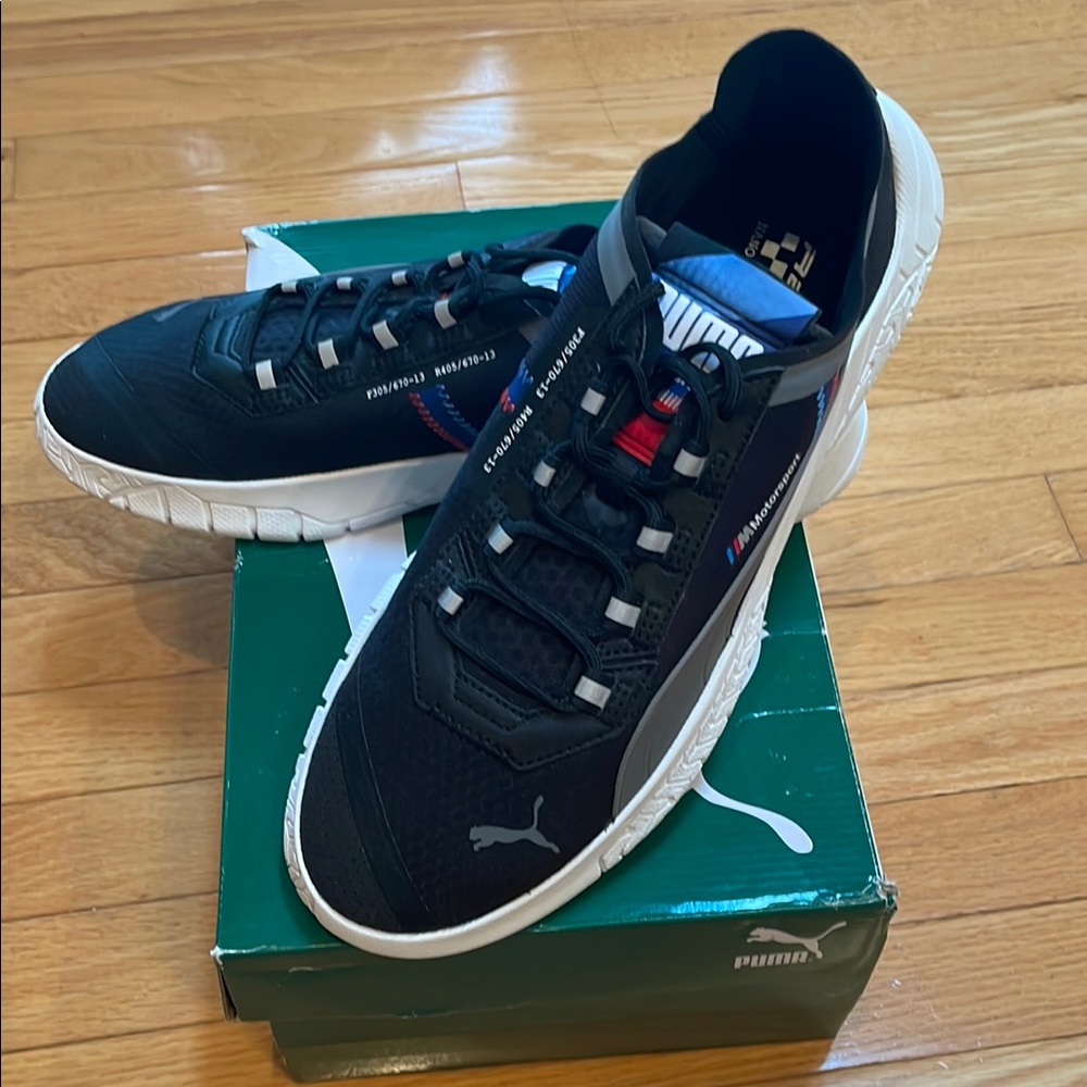 Puma Black and White Athletic Shoes Sleek Design